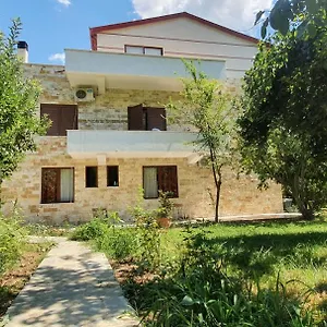 xhos-forest-guest-house.albaniahotels.org/